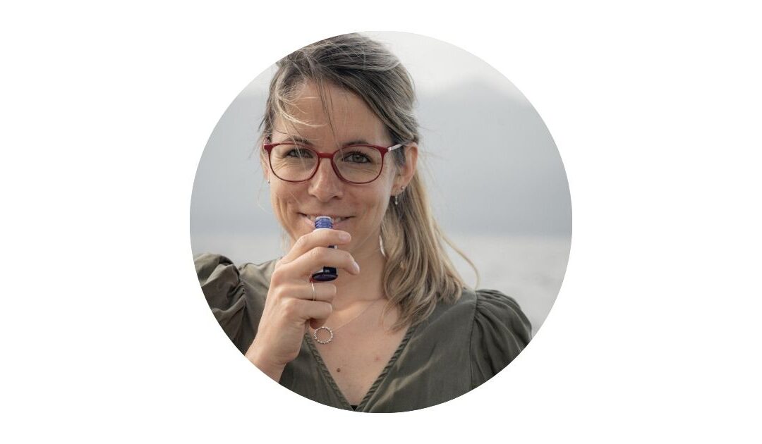 Florence Maire est nutritionniste depuis juillet 2019 et est actuellement en formation d'aromathérapeute. Elle souhaite pouvoir allier les plantes (huile essentielle et hydrolat) ainsi que la nutrition afin de pouvoir donner des clés concrètes et accompagner les personnes à se sentir bien dans leur corps et dans leur tête.