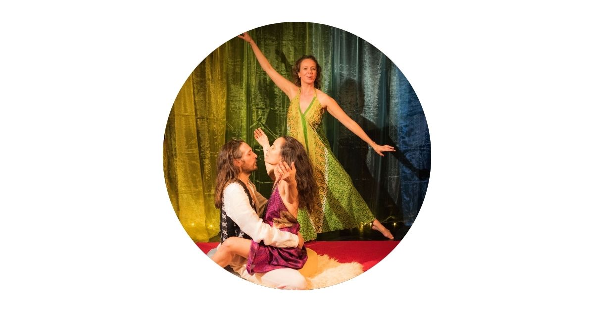 Animateur.trice de tantra, Sophia, Nartan et Kamissa sont formé à l'Ecole Tantra Arc-en-Ciel en France. Membre de Tantranima, ils sont signataires d'un charte éthique pour promouvoir une approche responsable du tantra